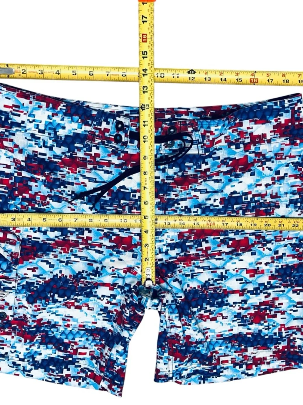 Columbia PFG Offshore Men's 38 Board Shorts UPF 50 Omni Shade Shield Geo Print